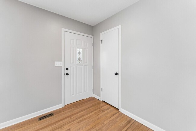 Building Photo - Newly renovated 3-bedroom, 2-bath home