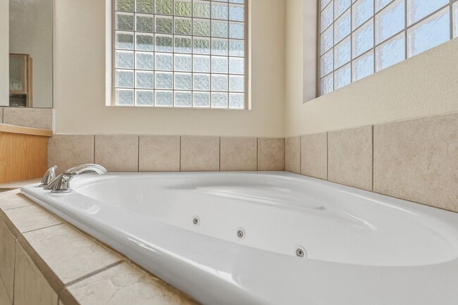 Building Photo - Conveniently Located 4 Bedroom 2 Bath Home