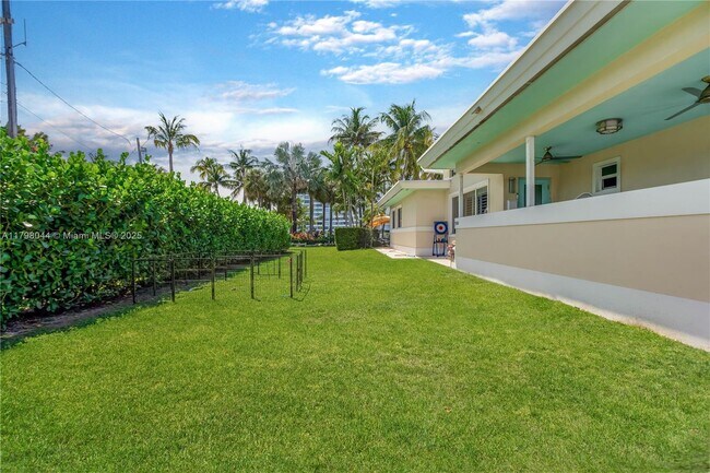 Building Photo - 9300 Bay Dr