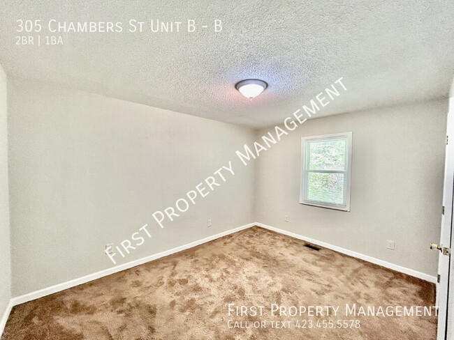Building Photo - 305 Chambers St