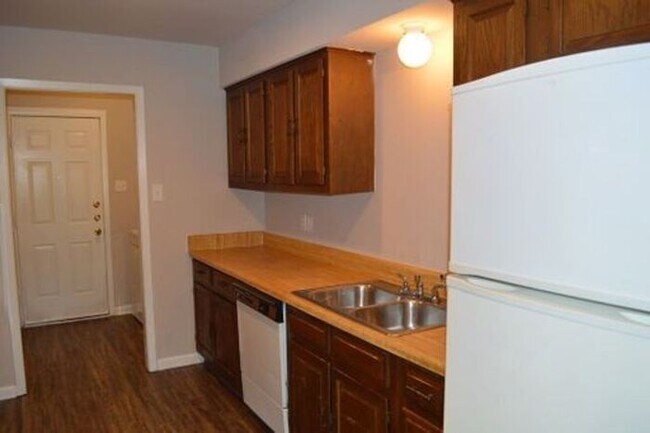 Building Photo - Two bedroom duplex for rent in Irving !