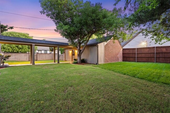 Building Photo - 1125 Park Manor Dr
