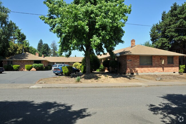Building Photo - Madrone Acacia
