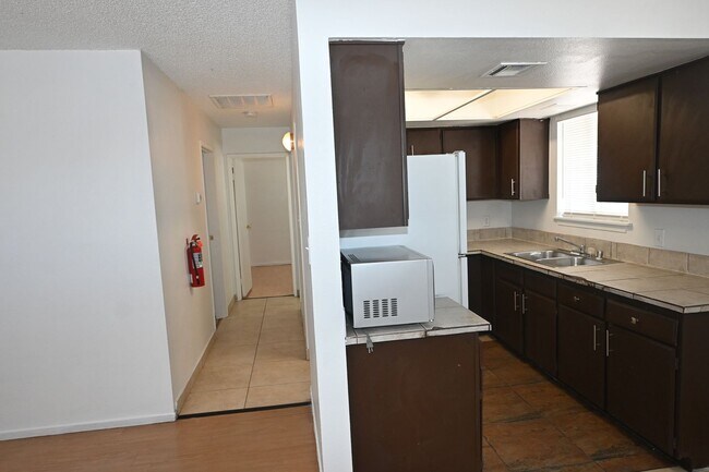 Building Photo - 2 Bedroom Apt- Downtown -  NO PETS