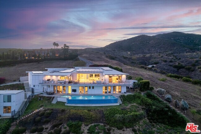 Building Photo - 28405 Via Acero