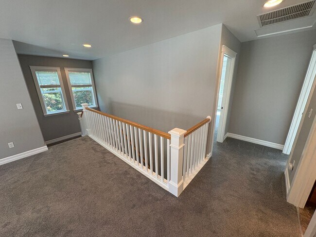 Building Photo - 2504 Fir Crest Blvd