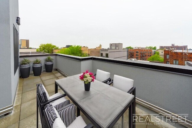Building Photo - Penthouse 2BR/2BA with Private Roof Deck, ...