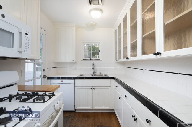 Building Photo - 409 Dunemere Dr