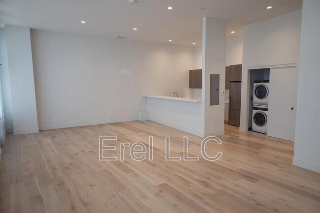 Building Photo - 2747 San Pablo Ave