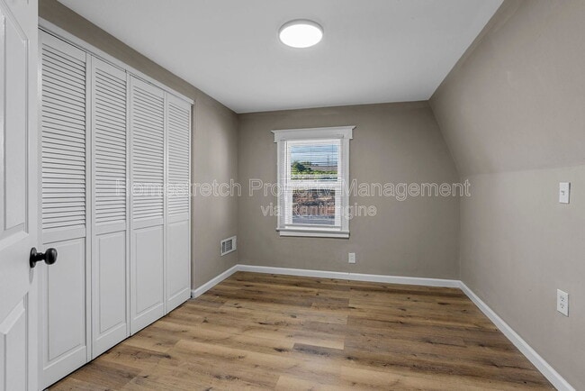 Building Photo - 7021 Robbins Ave