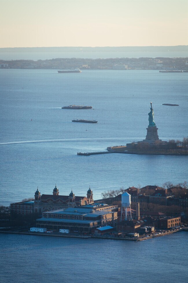 Building Photo - 99 Hudson St