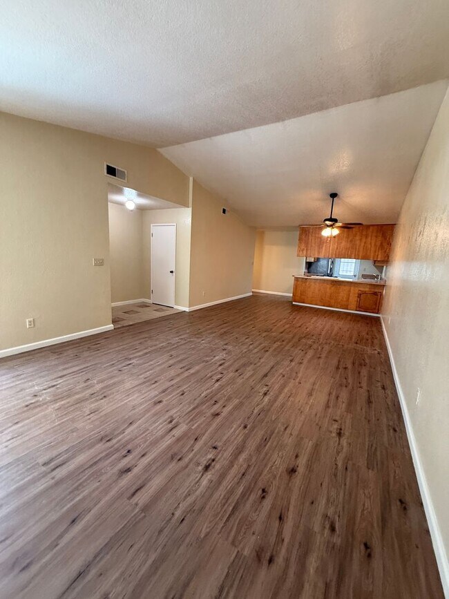 Building Photo - 2816 Windsong Ave