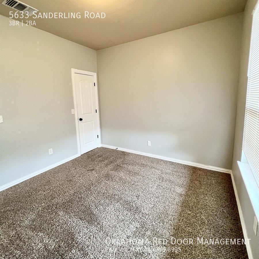 Building Photo - 5633 Sanderling Rd