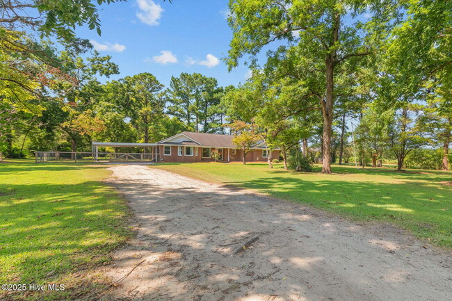 Building Photo - Beautiful 3 Bedroom, 2 Bath Home -135 Yate...
