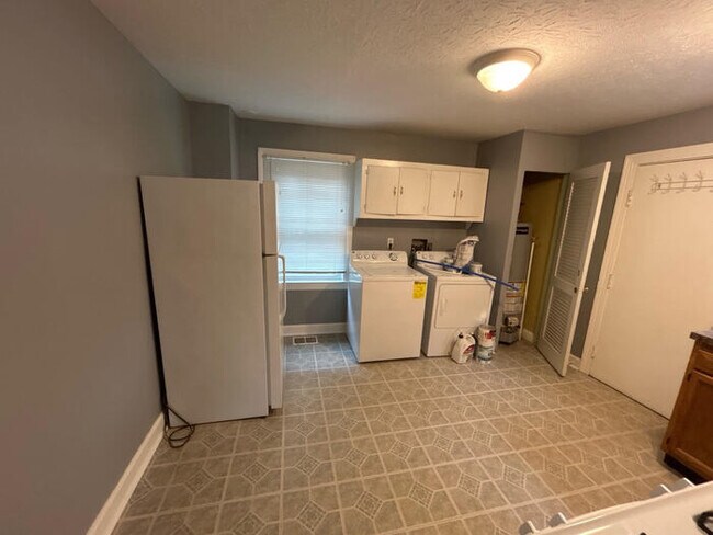 Building Photo - Cozy 4-Bedroom 1 Bath Home  in Peaceful Lo...