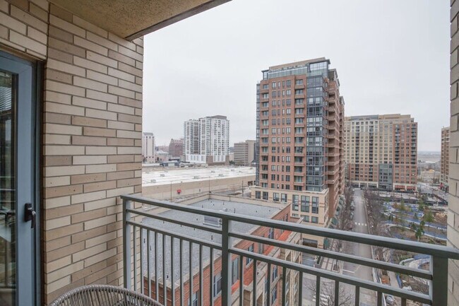 Building Photo - 550 14th St S