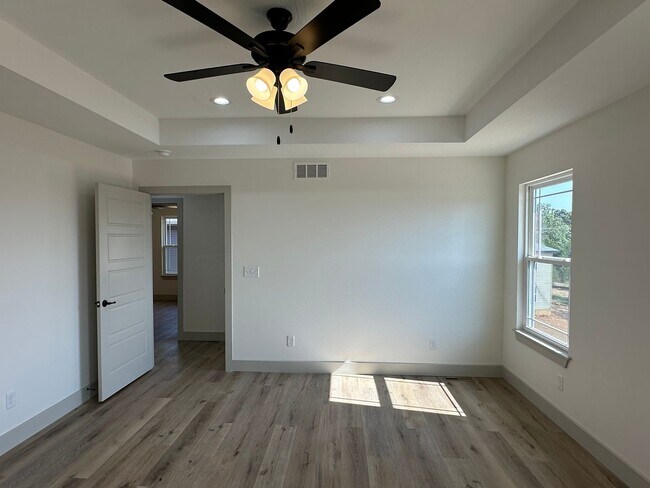 Building Photo - NEW 5 Bed 3 Bath w/ Walk Out Basement Waynesville School District