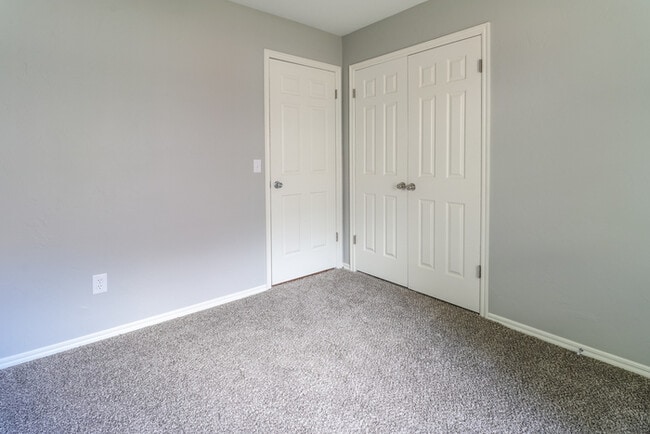 Building Photo - 904 Julies Trl