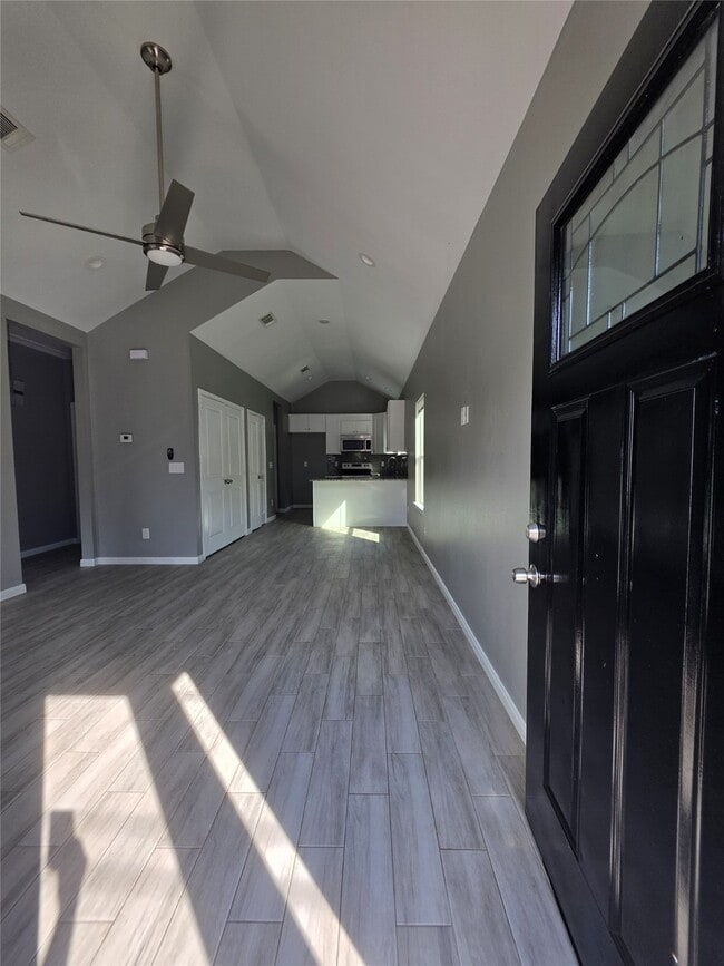 Building Photo - 825 Omeara