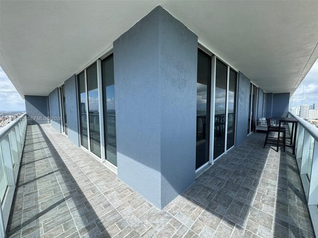 Building Photo - 50 Biscayne Blvd