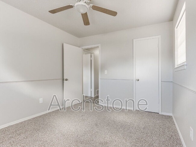 Building Photo - 4501 Meadowvale Dr