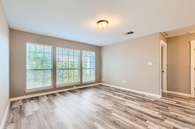 Building Photo - 2632 Century Park Blvd