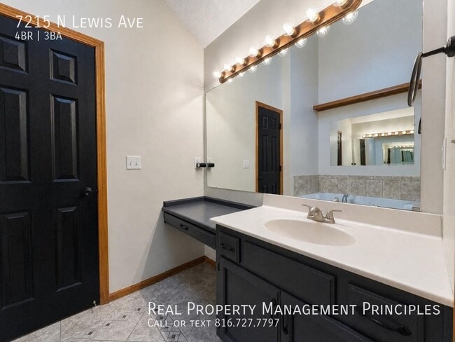 Building Photo - 7215 N Lewis Ave