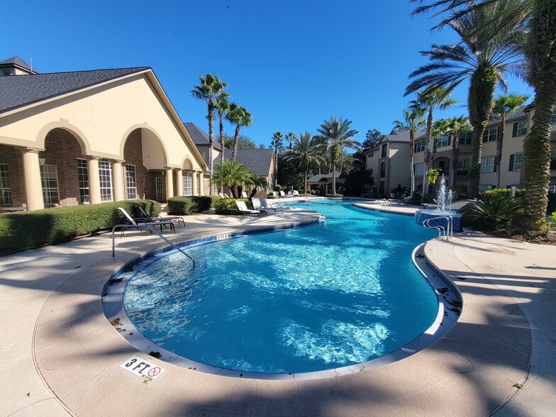 Building Photo - 7800 Point Meadows Dr