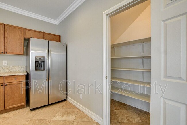 Building Photo - 8912 Ochoa St