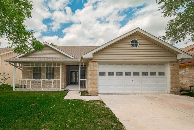 Primary Photo - 15934 Barbarossa Dr