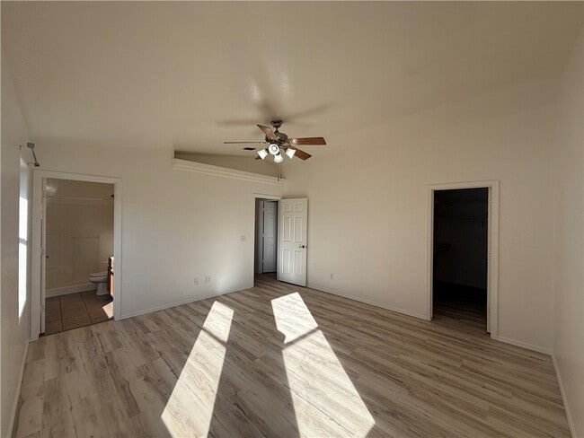 Building Photo - 2748 Southern Ave