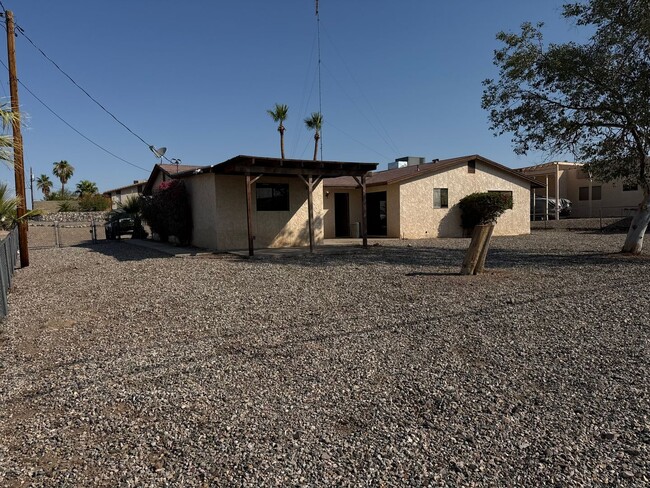 Building Photo - Centrally Located Home with Newer Energy E...