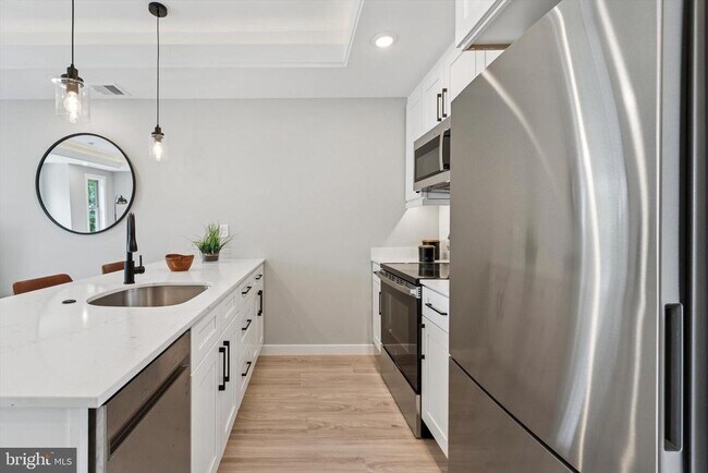 Building Photo - 2401 N 2nd St