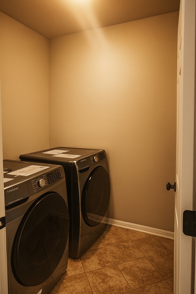 Building Photo - 18414 Victoria Bay Dr