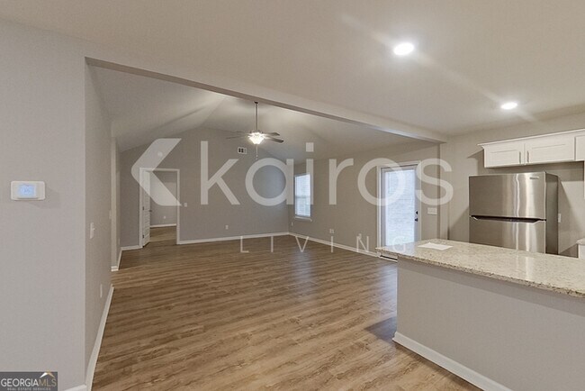 Building Photo - 136 Western Red Cedar Dr