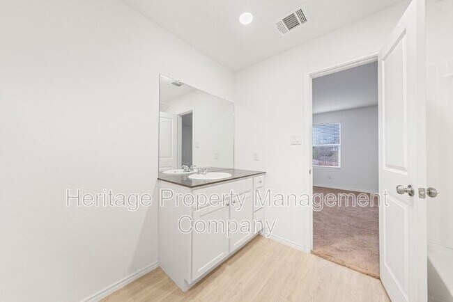 Building Photo - 140 Wood Moss Dr