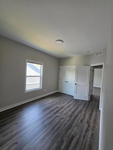 Building Photo - 8236 Oak Shade Cir