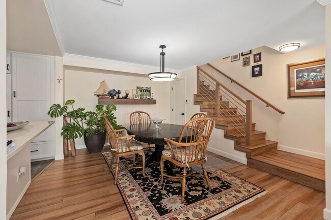Building Photo - Stunning Spacious 2 Bed 2.5 Bath Condo in ...