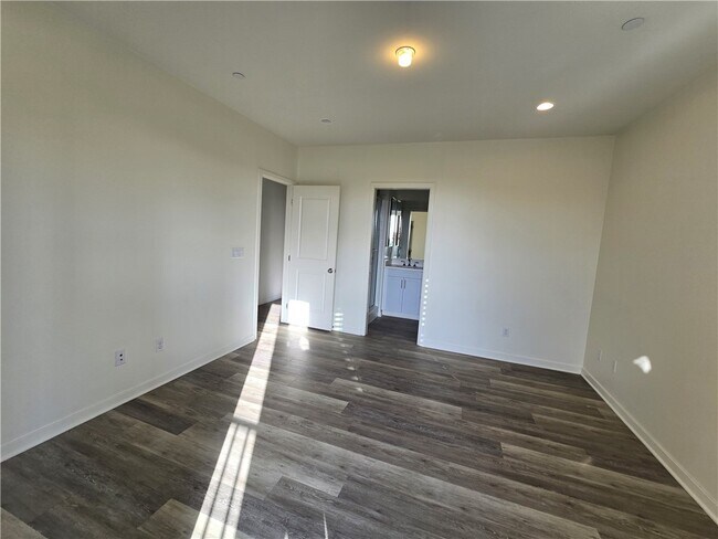 Building Photo - 60 Bay Laurel