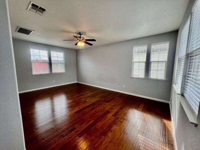 Building Photo - 668 Granite Ln