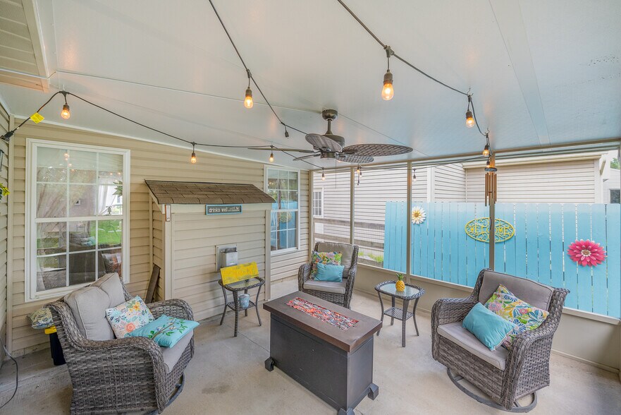 Building Photo - 451 Indian Lake Dr