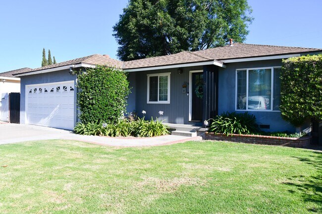 Building Photo - 1210 E Oakmont Ave