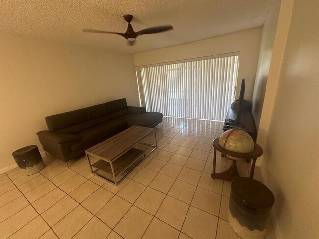 Building Photo - 9428 Oakburst Ln