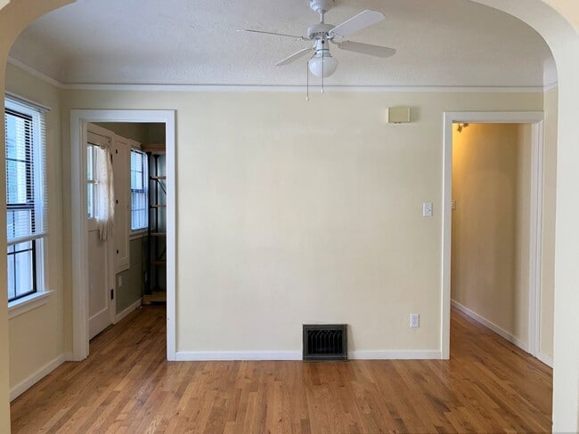 Building Photo - 18th St Duplex