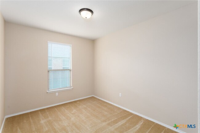 Building Photo - 1605 Henbit Ln