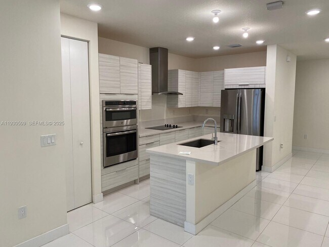 Building Photo - 10445 NW 66th St