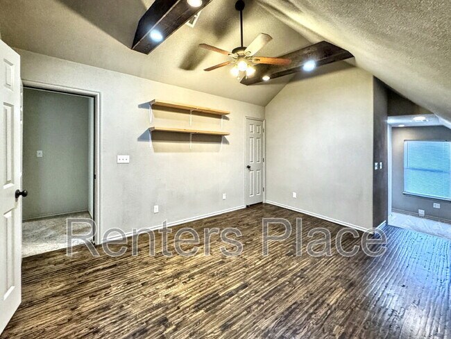 Building Photo - 821 W Elmira St