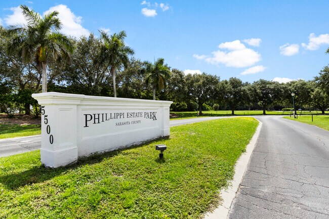 Building Photo - 5800 Hollywood Blvd