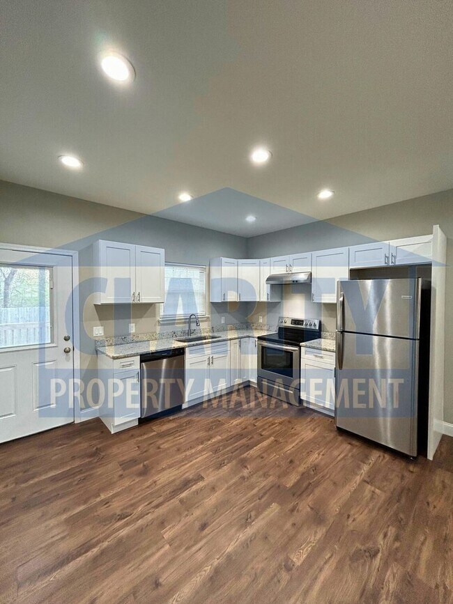 Building Photo - Two bedroom townhome in great, central location!