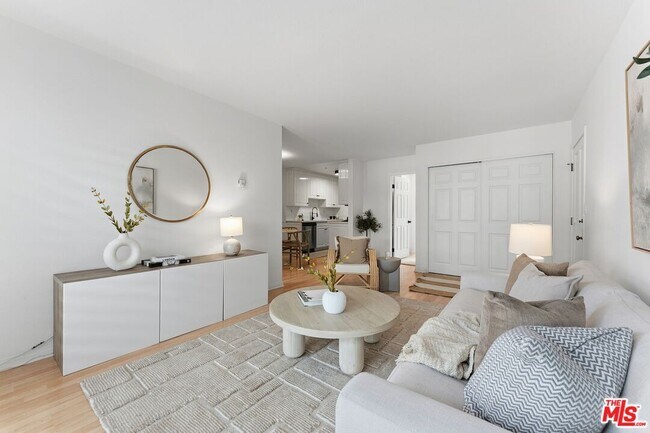 Building Photo - 2308 Schader Dr